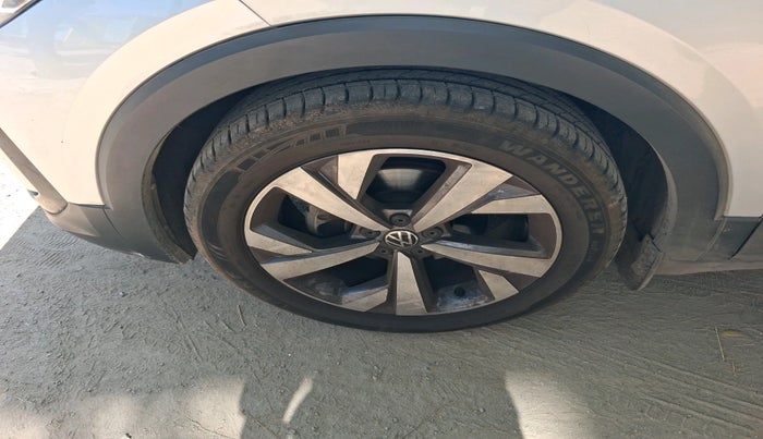 2024 Volkswagen TAIGUN TOPLINE 1.0 TSI AT, Petrol, Automatic, 9,515 km, tyre