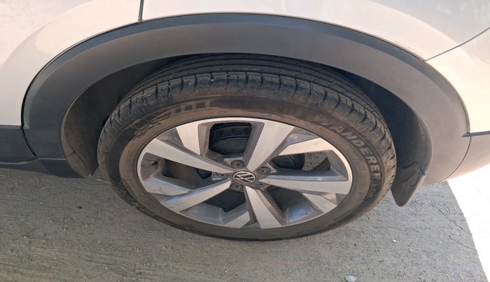 2024 Volkswagen TAIGUN TOPLINE 1.0 TSI AT, Petrol, Automatic, 9,515 km, tyre