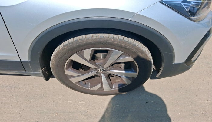 2024 Volkswagen TAIGUN TOPLINE 1.0 TSI AT, Petrol, Automatic, 9,515 km, tyre