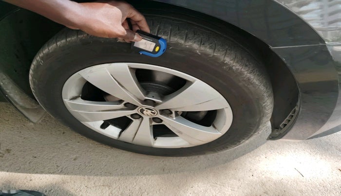 2016 Skoda Superb ELEGANCE 1.8 TSI AT, Petrol, Automatic, 77,161 km, tyre