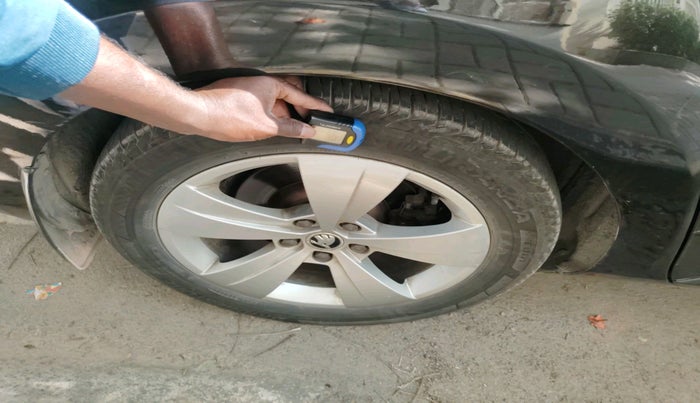 2016 Skoda Superb ELEGANCE 1.8 TSI AT, Petrol, Automatic, 77,161 km, tyre