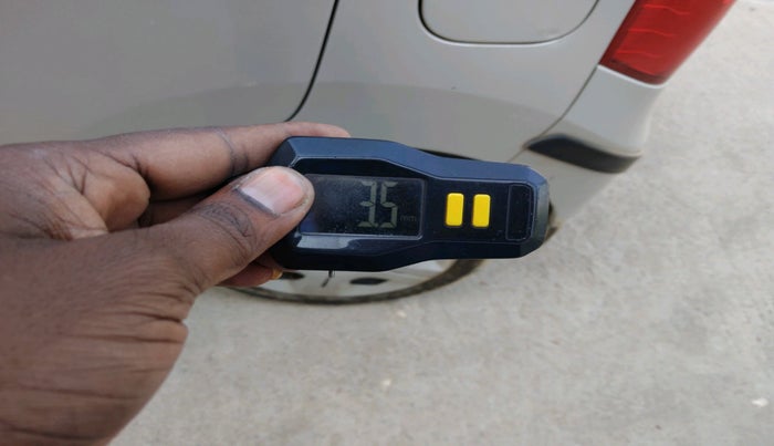 2015 Maruti Wagon R 1.0 VXI, Petrol, Manual, 47,448 km, tyre