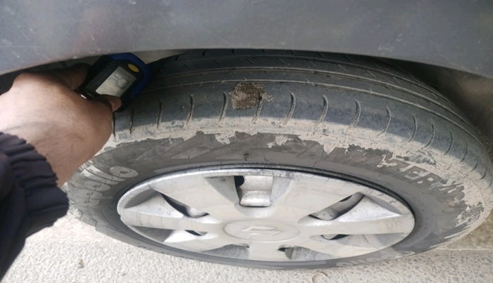 2014 Maruti Wagon R 1.0 LXI CNG, CNG, Manual, 2,47,120 km, tyre