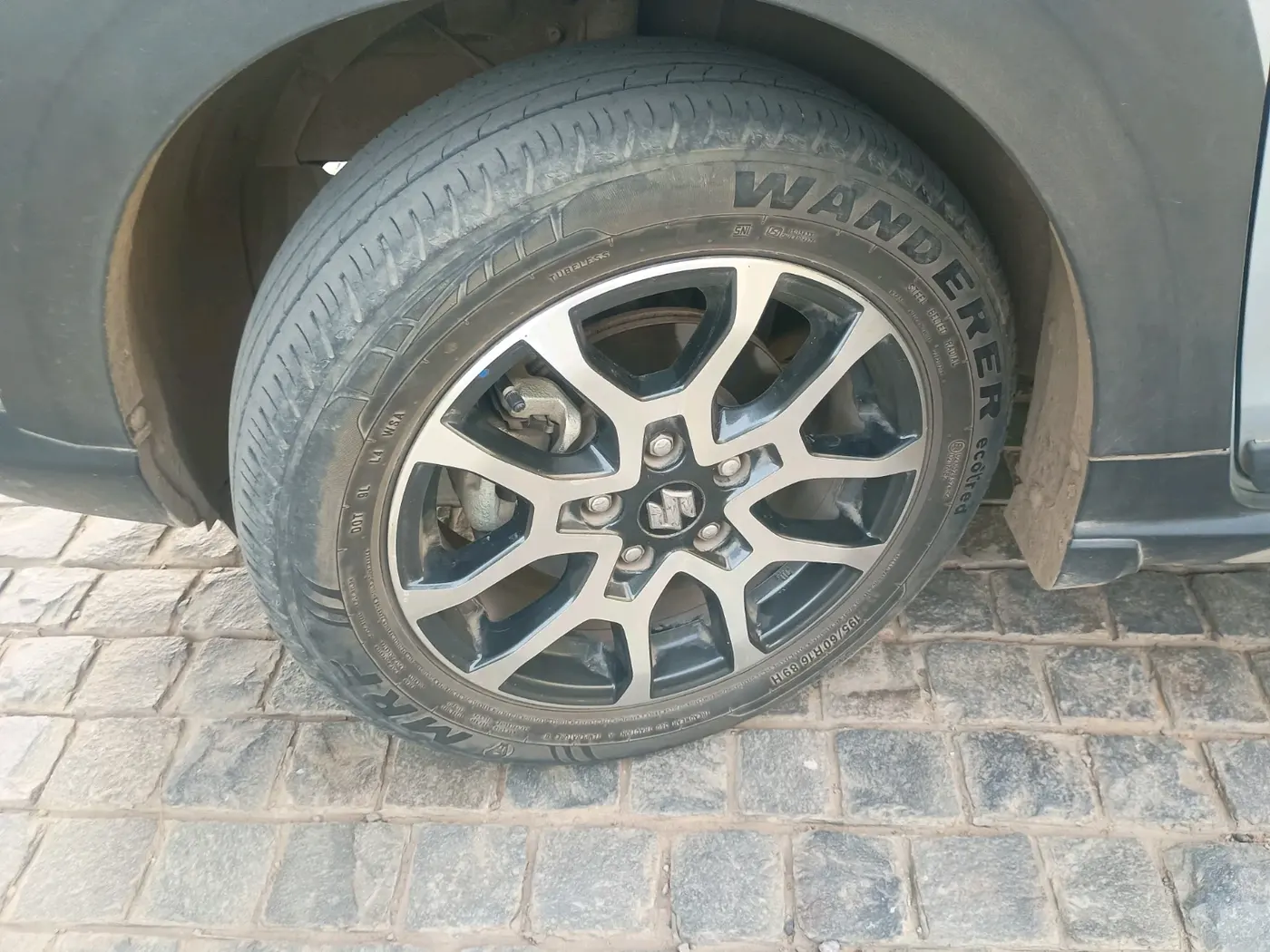 2022 Maruti XL6 ALPHA MT, Petrol, Manual, 65,685 km, tyre