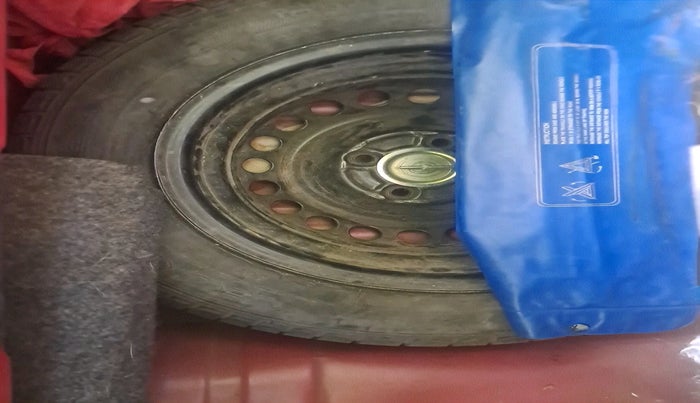 2012 Honda Brio V MT, Petrol, Manual, 44,775 km, tyre