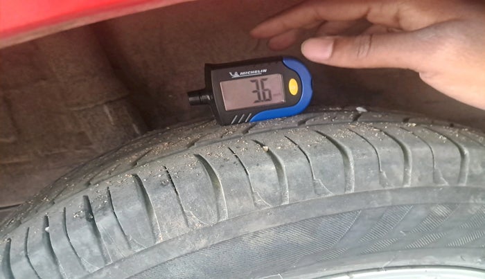 2012 Honda Brio V MT, Petrol, Manual, 44,775 km, tyre