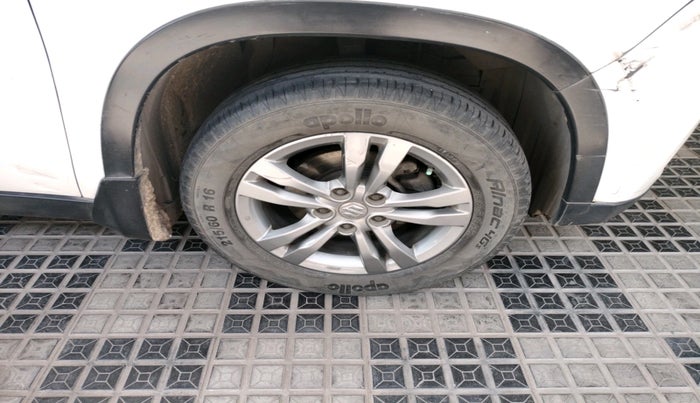 2016 Maruti Vitara Brezza ZDI PLUS, Diesel, Manual, 1,20,381 km, tyre