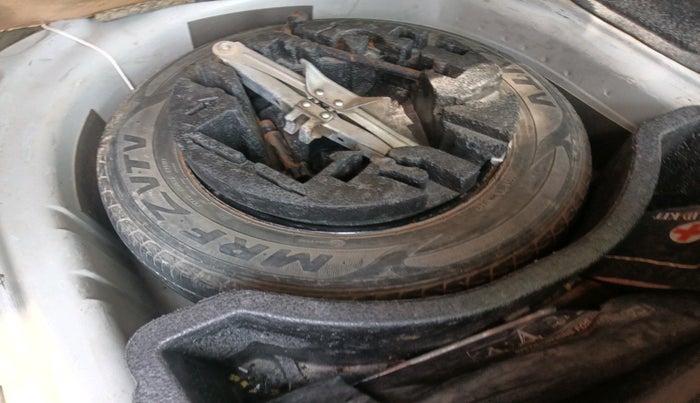 2015 Skoda Rapid Elegance 1.6 MPI AT, Petrol, Automatic, 1,24,804 km, tyre