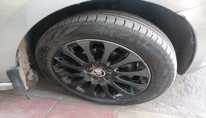 2015 Skoda Rapid Elegance 1.6 MPI AT, Petrol, Automatic, 1,24,804 km, tyre