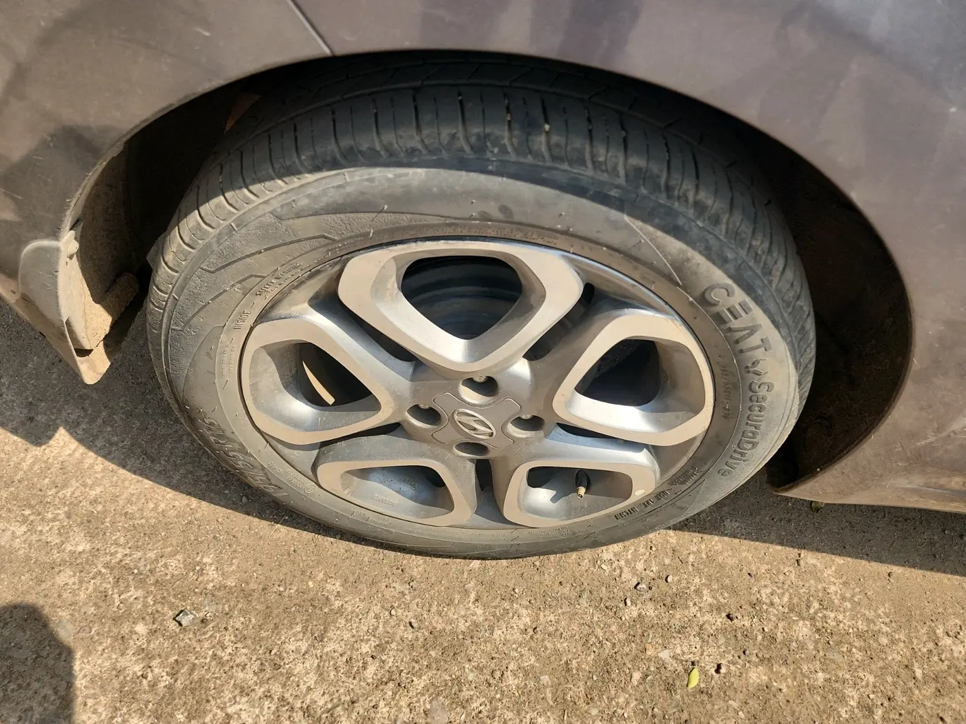 2018 Hyundai Elite i20 ASTA 1.2 (O), Petrol, Manual, 85,905 km, tyre