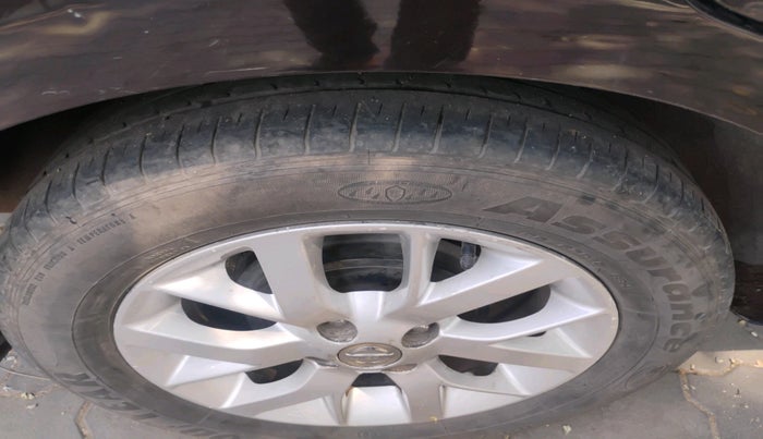 2017 Nissan Sunny XV DIESEL, Diesel, Manual, 1,17,924 km, tyre