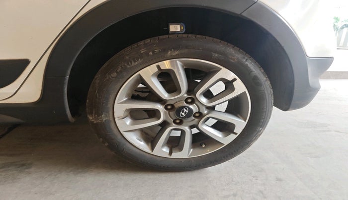 2016 Hyundai i20 Active 1.2 SX, Petrol, Manual, 68,945 km, tyre