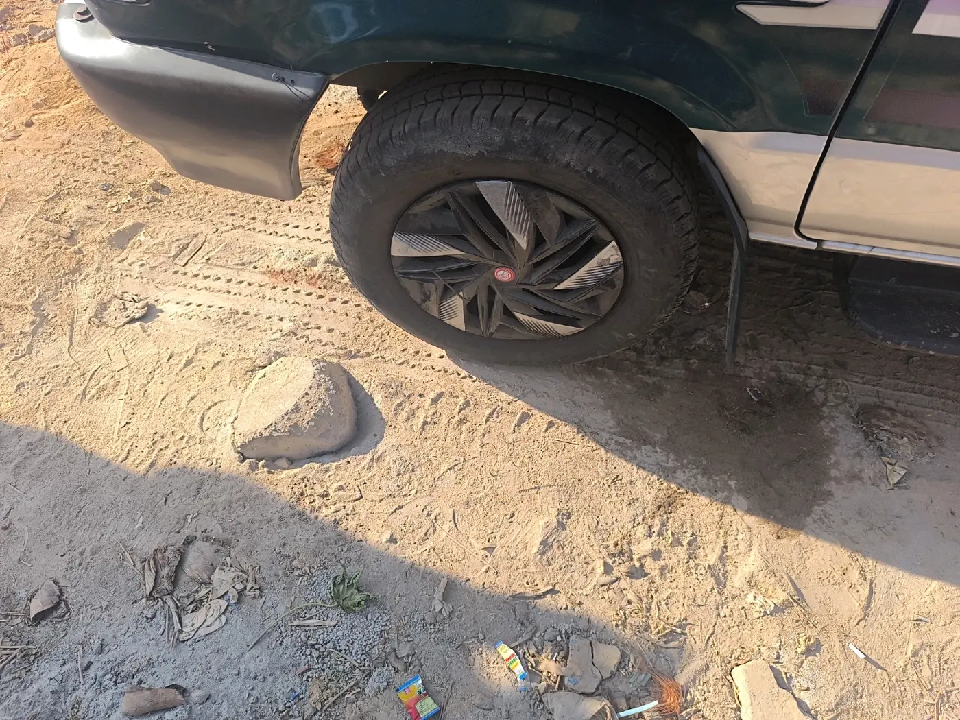 2003 Toyota Qualis FS A1, Diesel, Manual, 1,56,396 km, tyre