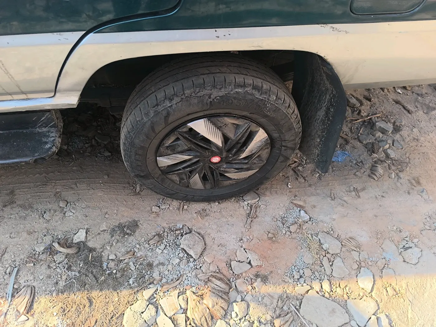 2003 Toyota Qualis FS A1, Diesel, Manual, 1,56,396 km, tyre
