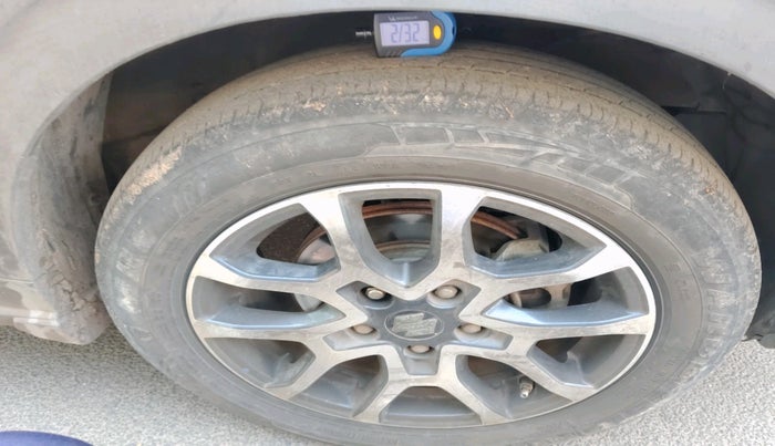 2022 Maruti XL6 ALPHA PLUS MT, Petrol, Manual, 70,338 km, tyre