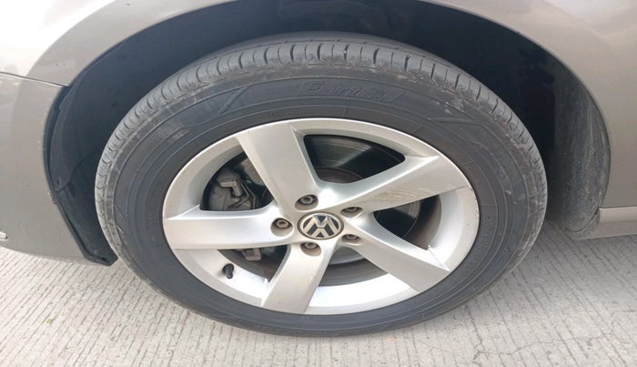 2012 Volkswagen Passat 2.0 PD DSG, Diesel, Automatic, 70,368 km, tyre