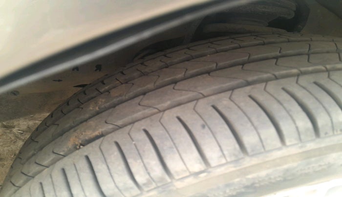 2016 Toyota Innova Crysta 2.8 ZX AT 7 STR, Diesel, Automatic, 98,400 km, tyre