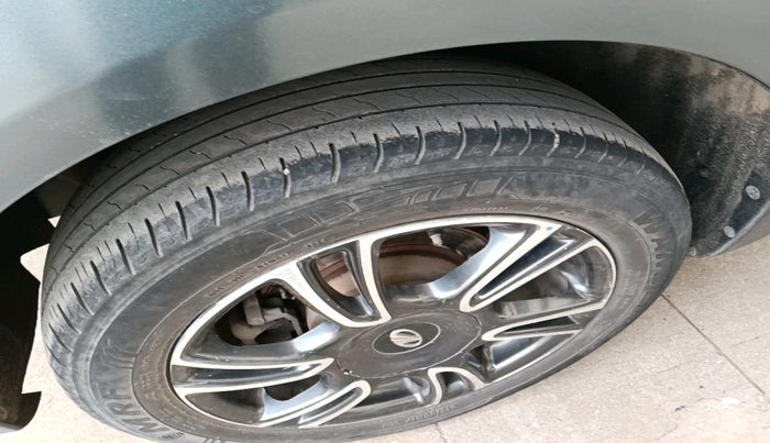 2019 Mahindra MARAZZO M8 8 STR, Diesel, Manual, 1,42,759 km, tyre