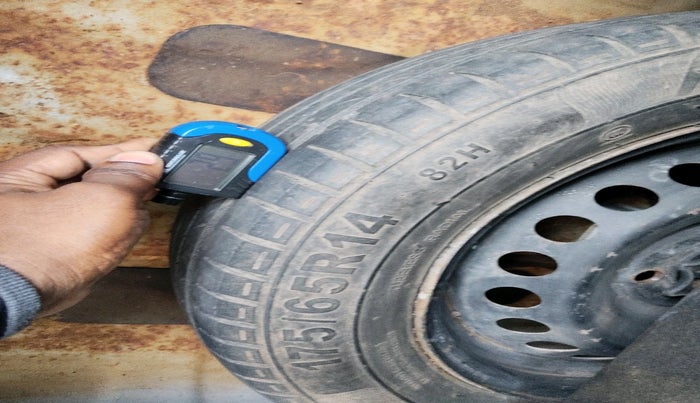 2014 Hyundai Xcent BASE 1.1, Diesel, Manual, 1,35,167 km, tyre