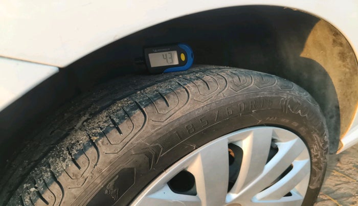 2016 Volkswagen Polo COMFORTLINE 1.2L, Petrol, Manual, 1,05,508 km, tyre