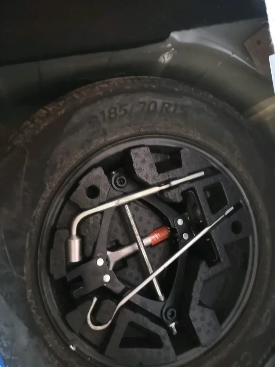 2022 Tata PUNCH ACCOMPLISHED AMT, Petrol, Automatic, 39,212 km, tyre