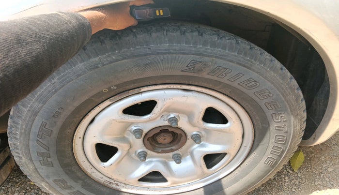 2014 Tata Aria PURE 4X2, Diesel, Manual, 2,12,378 km, tyre