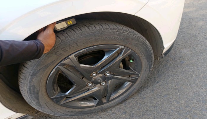 2022 Hyundai NEW I20 SPORTZ 1.2 AT, Petrol, Automatic, 25,908 km, tyre