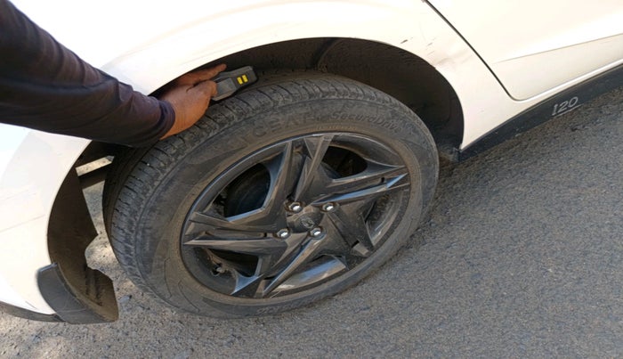 2022 Hyundai NEW I20 SPORTZ 1.2 AT, Petrol, Automatic, 25,908 km, tyre