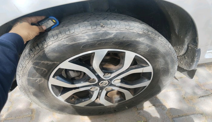 2014 Nissan Terrano XV D THP 110 PS, Diesel, Manual, 1,03,046 km, tyre