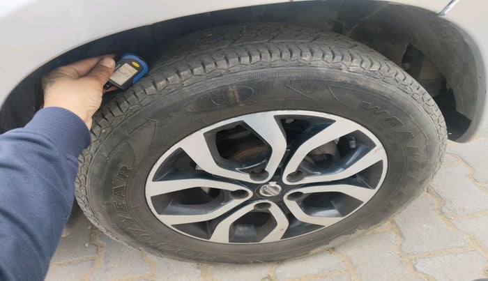 2014 Nissan Terrano XV D THP 110 PS, Diesel, Manual, 1,03,046 km, tyre