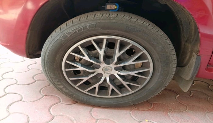 2014 Nissan Terrano XL (P), Petrol, Manual, 1,49,362 km, tyre