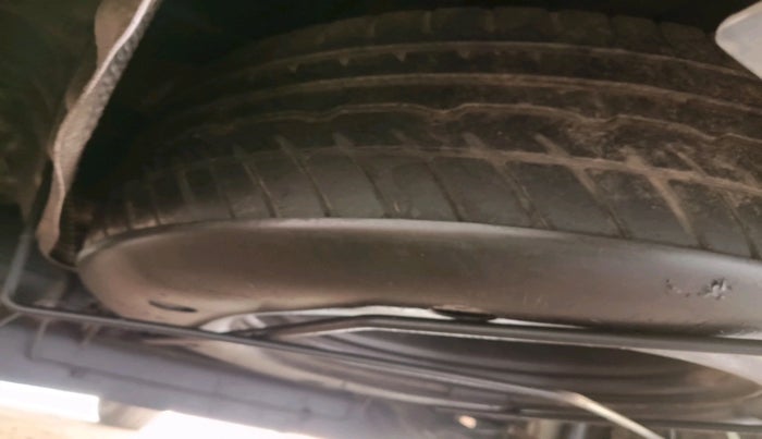 2014 Nissan Terrano XL (P), Petrol, Manual, 1,49,362 km, tyre