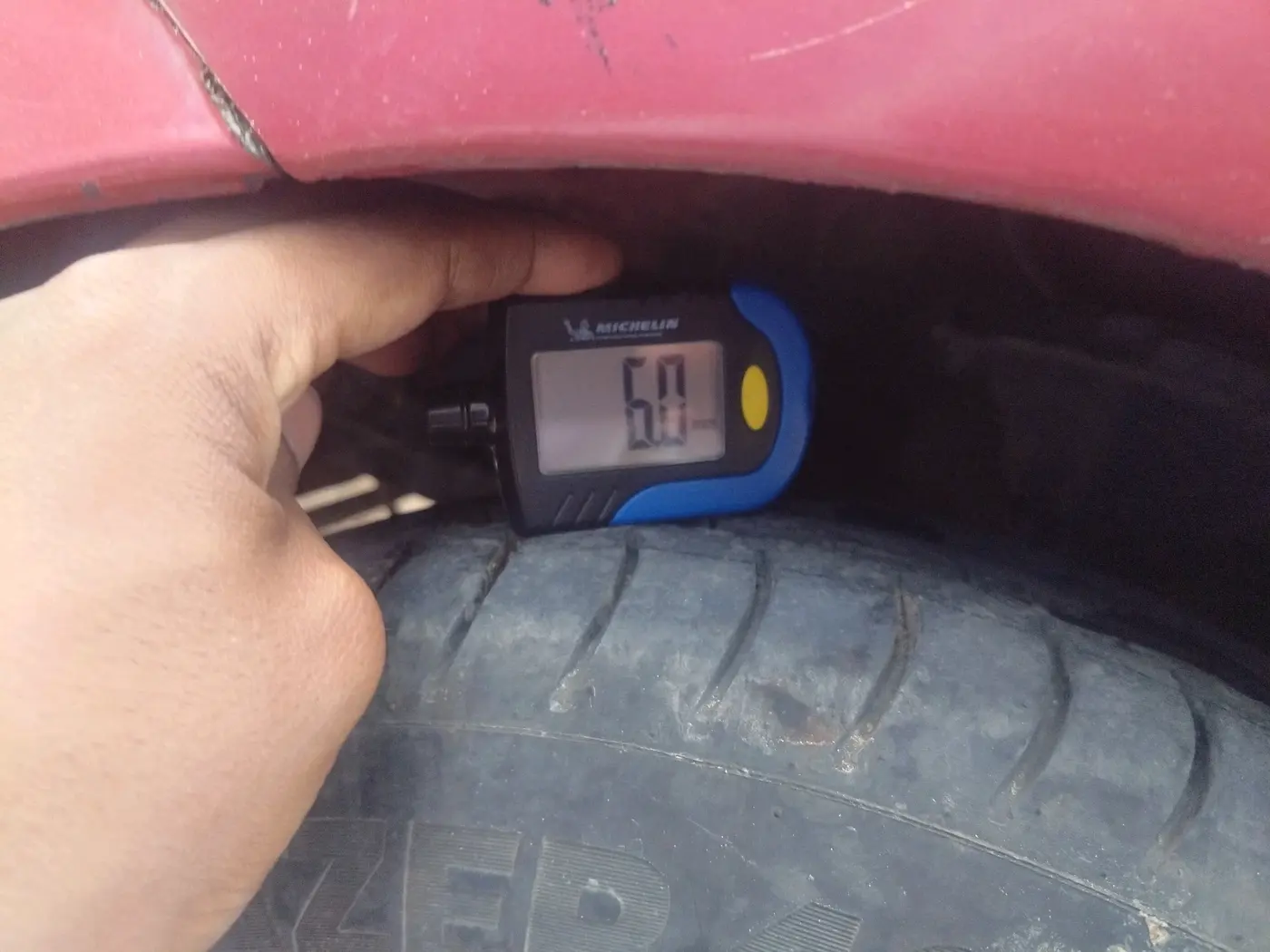 2014 Hyundai Eon ERA +, Petrol, Manual, 50,724 km, tyre
