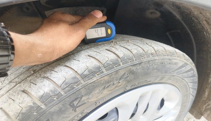 2023 KIA CARENS PRESTIGE 1.5 PETROL 7 STR, Petrol, Manual, 43,970 km, tyre