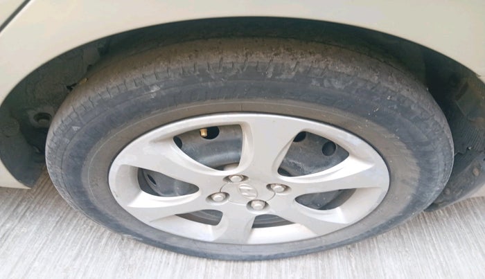 2011 Hyundai Verna FLUIDIC 1.6 VTVT EX, CNG, Manual, 93,485 km, tyre