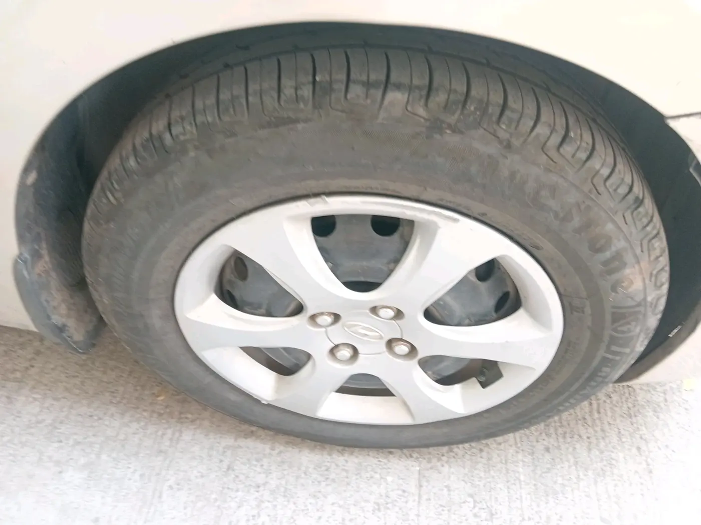 2011 Hyundai Verna FLUIDIC 1.6 VTVT EX, CNG, Manual, 93,485 km, tyre