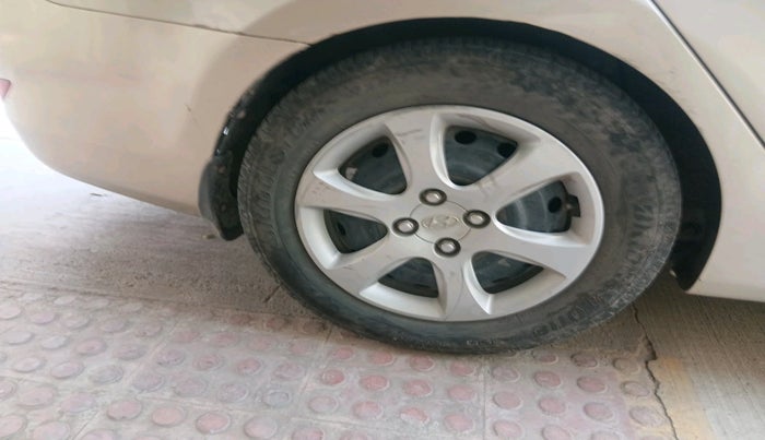 2011 Hyundai Verna FLUIDIC 1.6 VTVT EX, CNG, Manual, 93,485 km, tyre