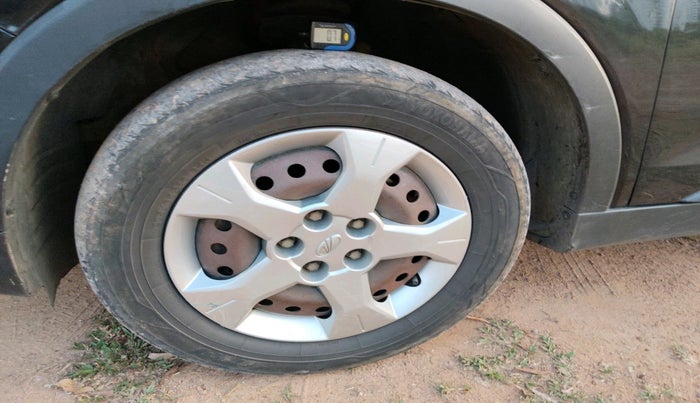 2020 Mahindra XUV300 W6 1.2 PETROL, Petrol, Manual, 1,21,596 km, tyre