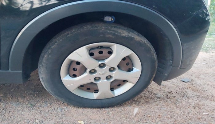 2020 Mahindra XUV300 W6 1.2 PETROL, Petrol, Manual, 1,21,596 km, tyre