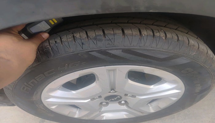 2022 KIA SONET HTK PLUS 1.0 IMT, Petrol, Manual, 9,825 km, tyre