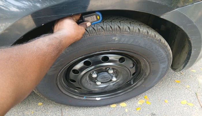 2010 Maruti Swift Dzire VDI, Diesel, Manual, 1,52,674 km, tyre