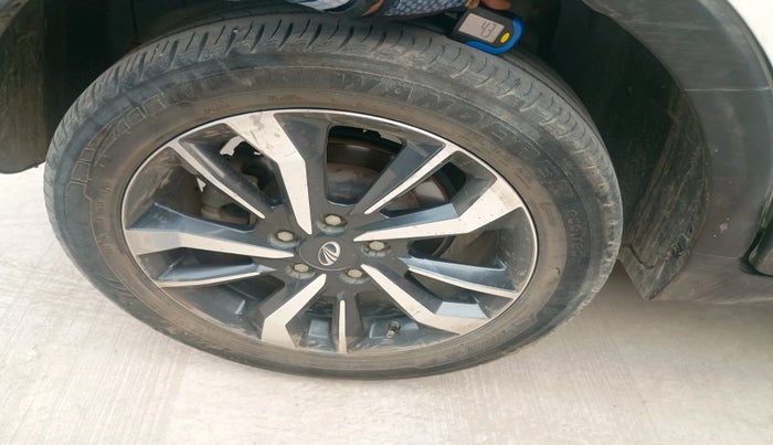 2019 Mahindra XUV300 W8 (O) 1.5 DIESEL, Diesel, Manual, 90,232 km, tyre