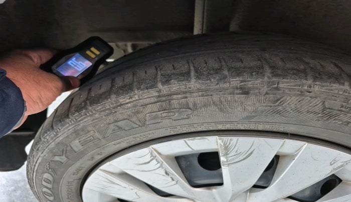 2021 Toyota YARIS J MT, Petrol, Manual, 63,570 km, tyre