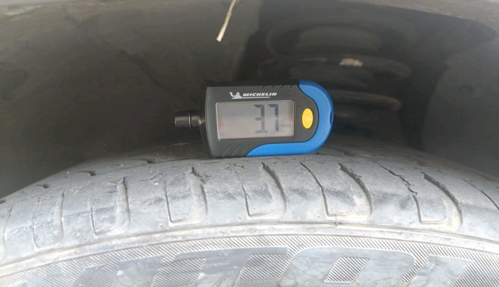 2011 BMW 3 Series 320d, Diesel, Automatic, 1,00,454 km, tyre