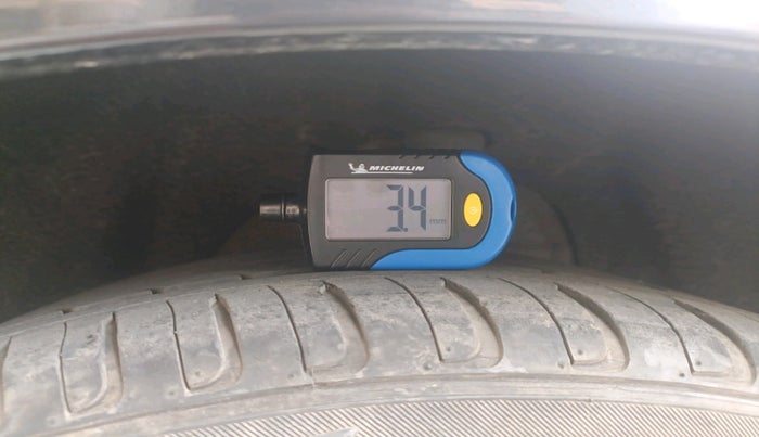 2011 BMW 3 Series 320d, Diesel, Automatic, 1,00,454 km, tyre