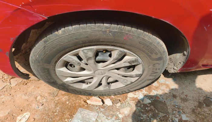 2023 Maruti Swift VXI, Petrol, Manual, 1,33,976 km, tyre