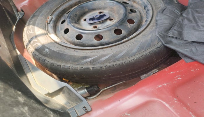 2023 Maruti Swift VXI, Petrol, Manual, 1,33,976 km, tyre