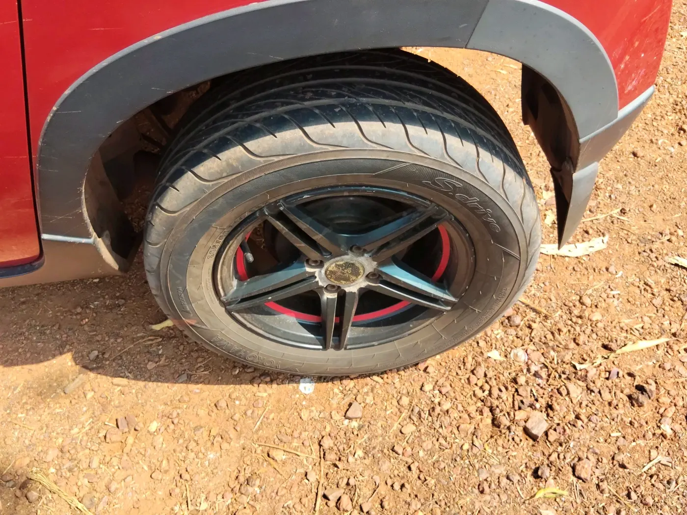 2016 Mahindra Kuv100 K4 D 6 STR, Diesel, Manual, 1,12,691 km, tyre