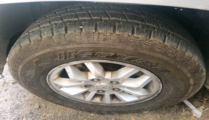 2016 Mahindra TUV300 T8, Diesel, Manual, 76,127 km, tyre