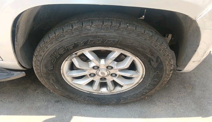 2016 Mahindra TUV300 T8, Diesel, Manual, 76,127 km, tyre